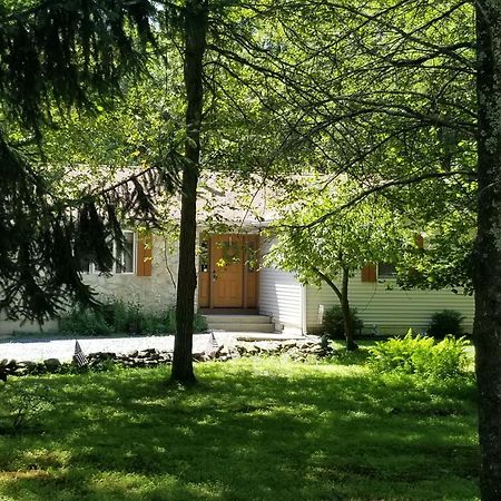 Serenity And Fun All In One In This Cozy Pocono Cabin Jim Thorpe Exterior photo
